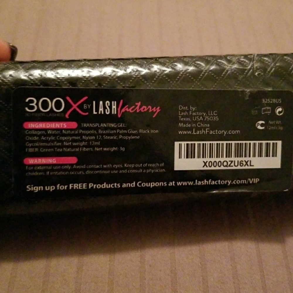 Brand new sealed 300 X lash factory 3-D lashes - Picture 2 of 2